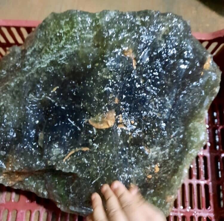 Libyan Desert Glass Meteorite Tektite impact specimen( 18 Kg) Cristobalite  Dark