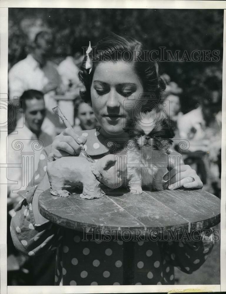 1936 Press Photo Girl Making Clay Dog Los Angeles Festival Allied Arts