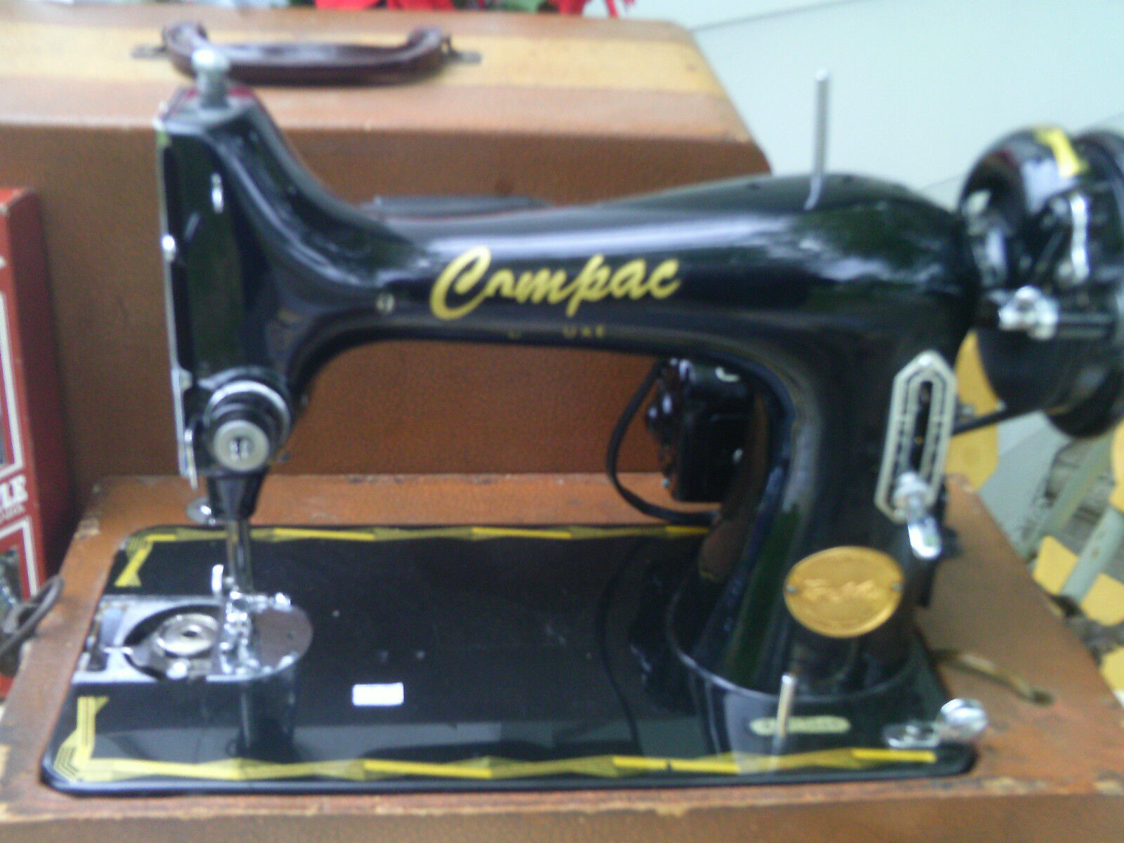 Occupied Japan Champion Empire Machine compac deluxe sewing machine 10171
