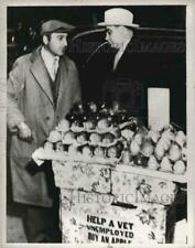 1931 Press Photo Al Capone passes Fruit Vendor in Chicago, Illinois - sra15528 picture