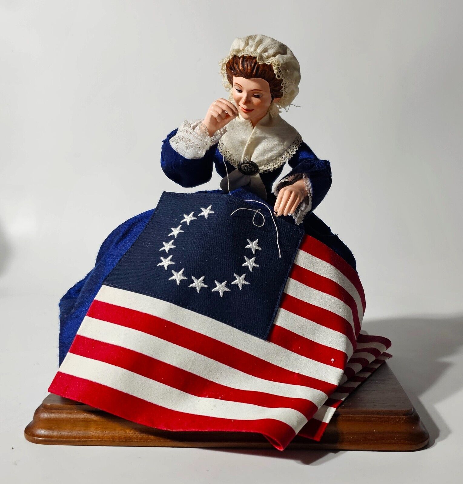 Simpich Character BETSY ROSS Vintage Figurine 10\
