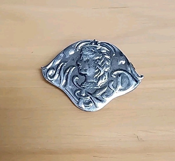 DRUIDS 2013 STERLING PIN PENDANT NEW ORLEANS MARDI GRAS KREWE FAVOR fa9605