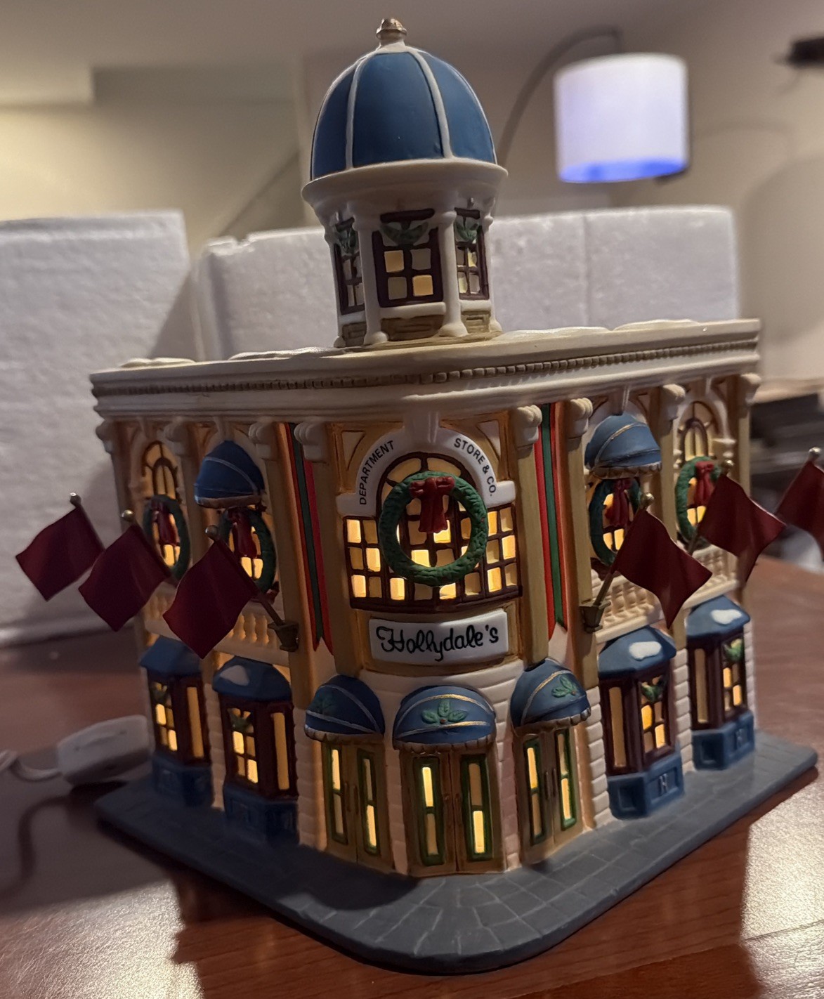 Dept 56 Christmas in the City – Hollydale's Department Store - 1993(r) Dept 56 Christmas in the City – Hollydale's Department Store - 1993(r)