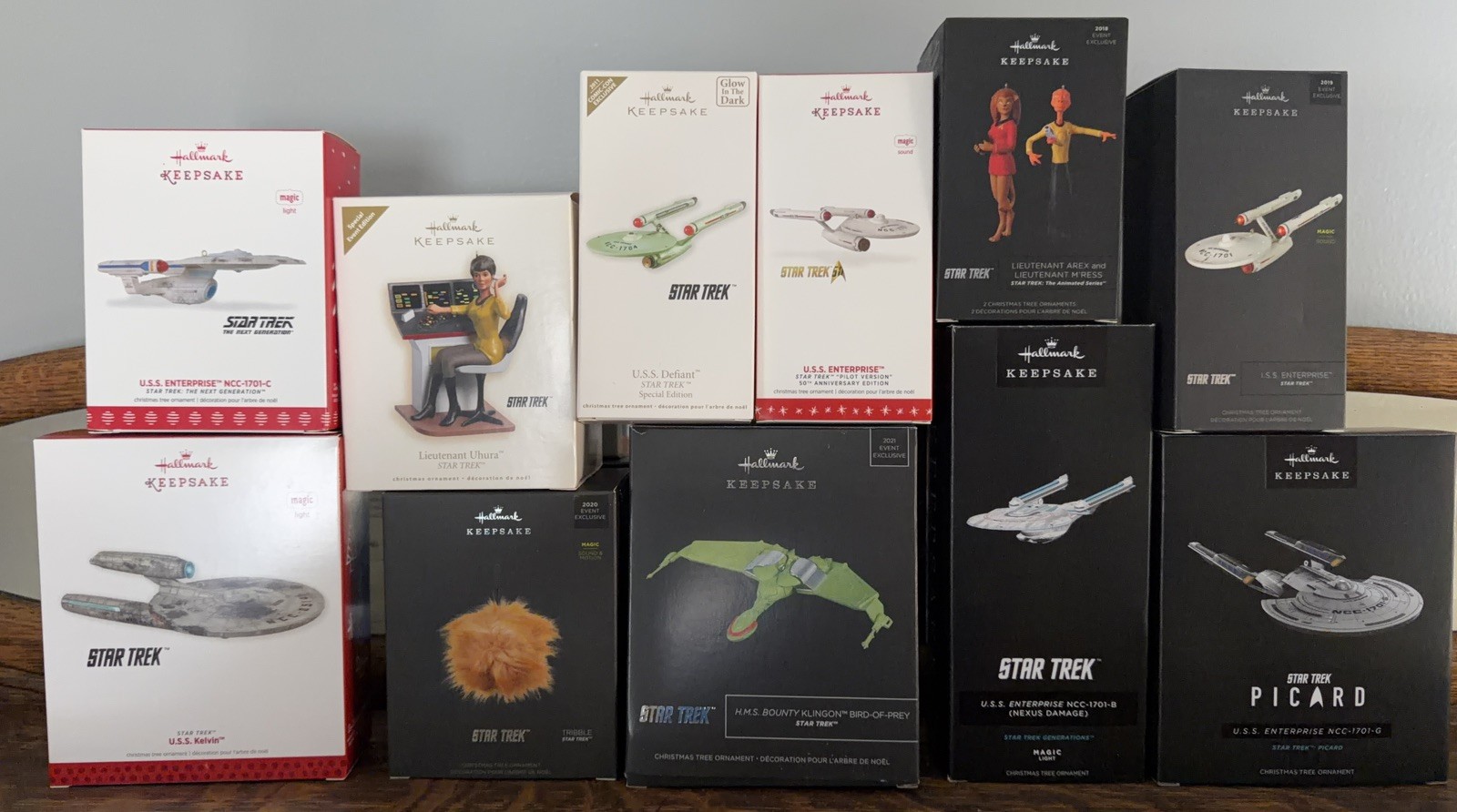 Extremely large lot of 175 Star Trek Ornaments – Hallmark, Star Trek Experience Extremely large lot of 175 Star Trek Ornaments – Hallmark, Star Trek Experience