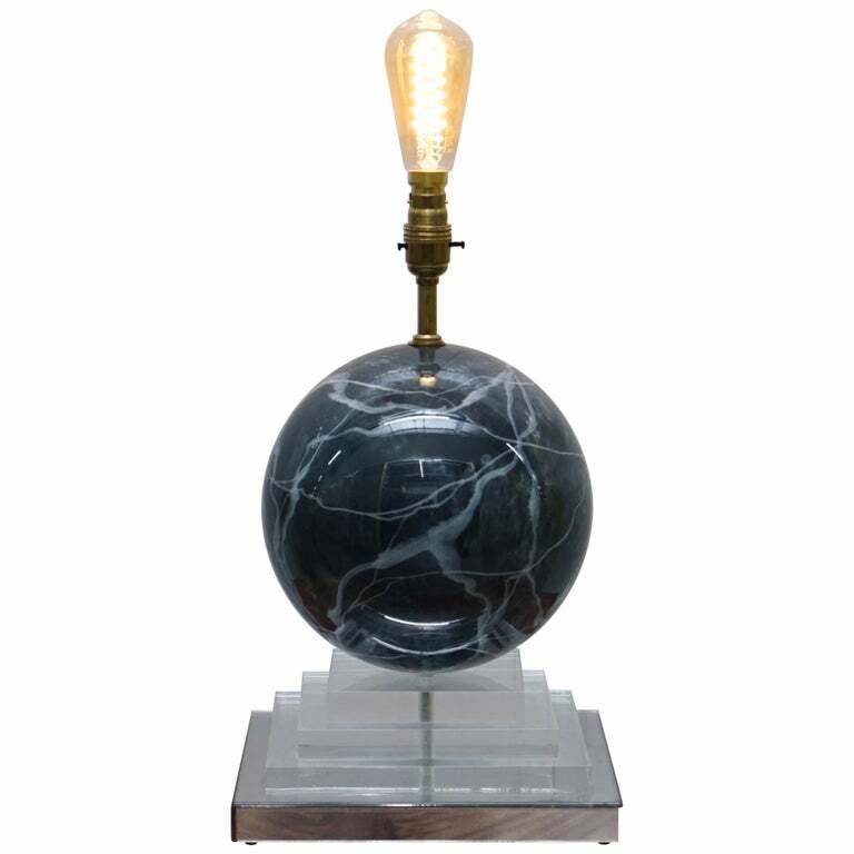 VINTAGE 1960'S ROUND MARBLE FINISH LAMP WITH STEPPED PERSPEX BASE MIRRORED EDGES
