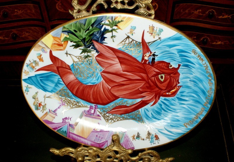 Russian Soviet Propaganda Porcelain Plate, Maria Lebedeva, 1920 Russian Soviet Propaganda Porcelain Plate, Maria Lebedeva, 1920
