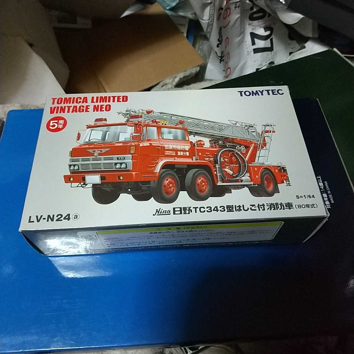 Takara Tomy Tomica Limited Vintage LV-N24a Hino TC343 Ladder Truck Takara Tomy Tomica Limited Vintage LV-N24a Hino TC343 Ladder Truck