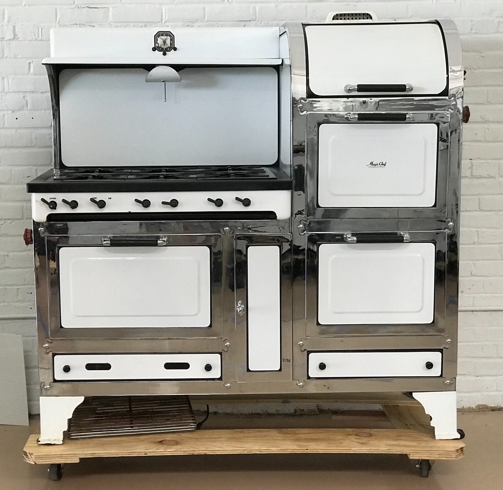 Magic Chef 6300 vintage gas stove, 1930's, 61 1/4 Magic Chef 6300 vintage gas stove, 1930's, 61 1/4