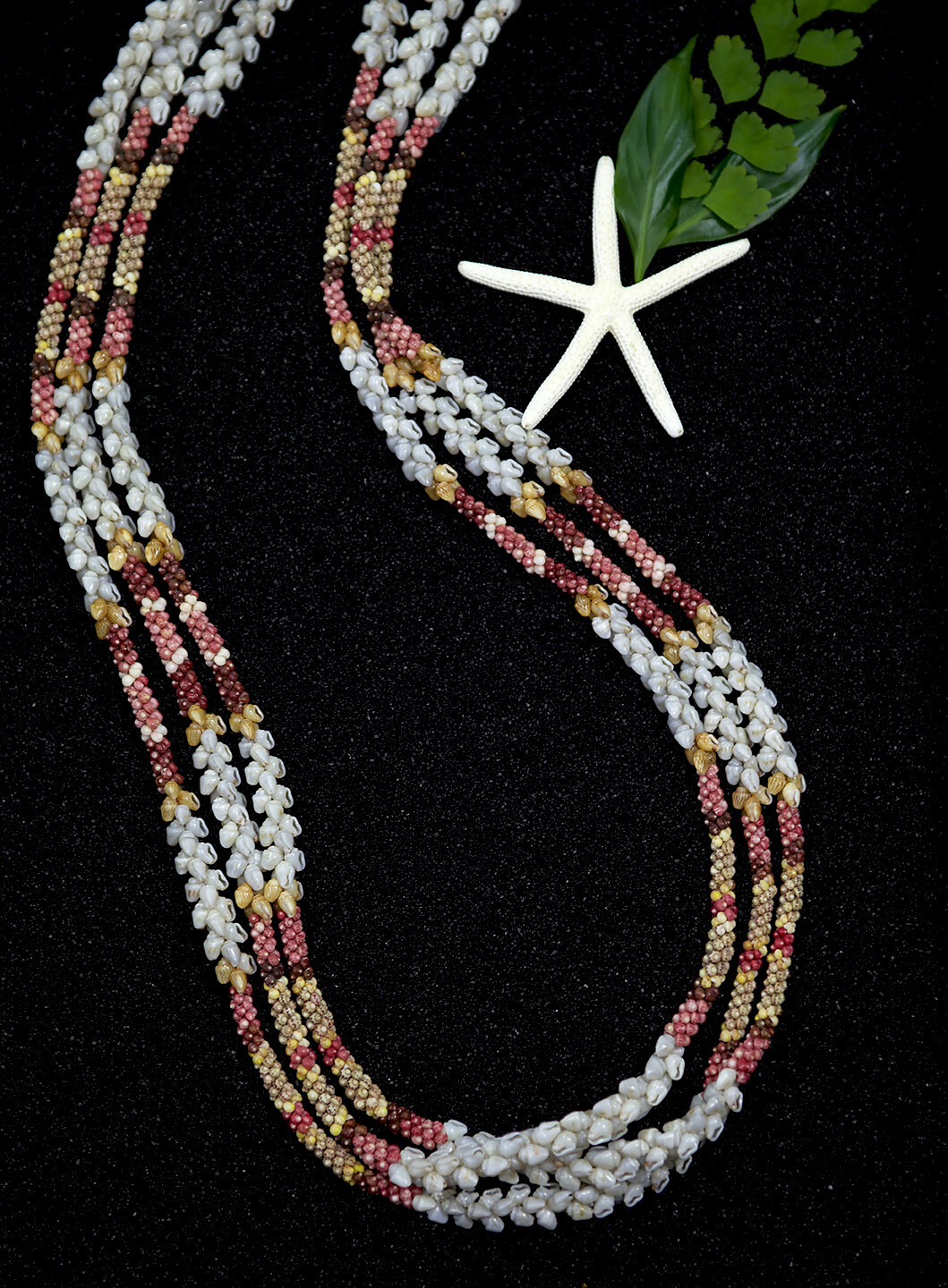 100% NIIHAU MUSEUM QUALITY 44 100% NIIHAU MUSEUM QUALITY 44