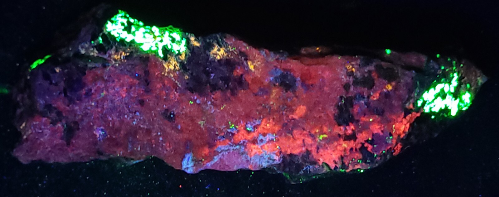 SW & LW UV Axinite Willemite Xonotlite Pectolite Feldspar Franklin NJ Minerals