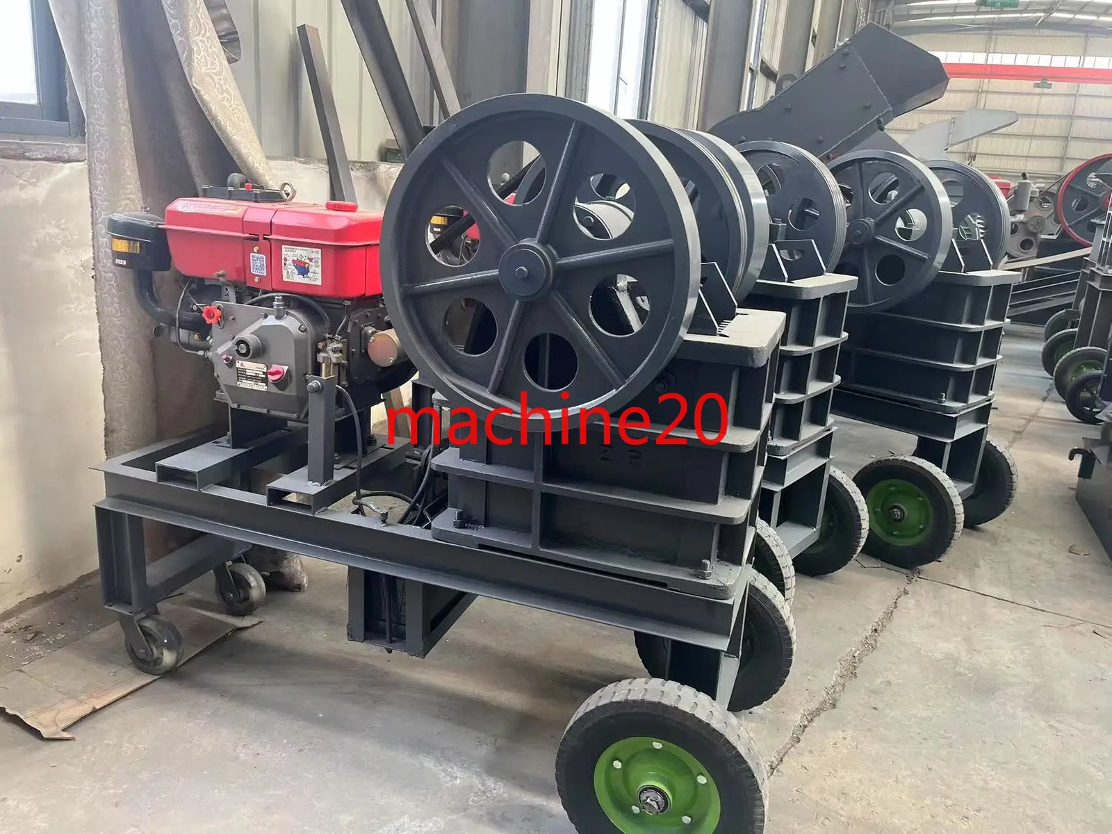 PE150*250 diesel engine Mini High Gravel Mobile Jaw Crusher for Stone Ore Mining PE150*250 diesel engine Mini High Gravel Mobile Jaw Crusher for Stone Ore Mining