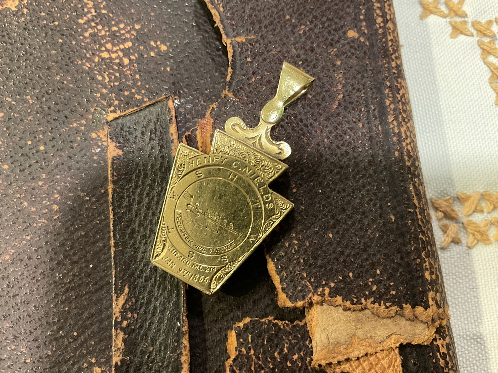 UNIQUE 14K MASONIC JEWEL OF CIVIL WAR NAVAL HERO USS TECUMSEH DAMN THE TORPEDOES UNIQUE 14K MASONIC JEWEL OF CIVIL WAR NAVAL HERO USS TECUMSEH DAMN THE TORPEDOES