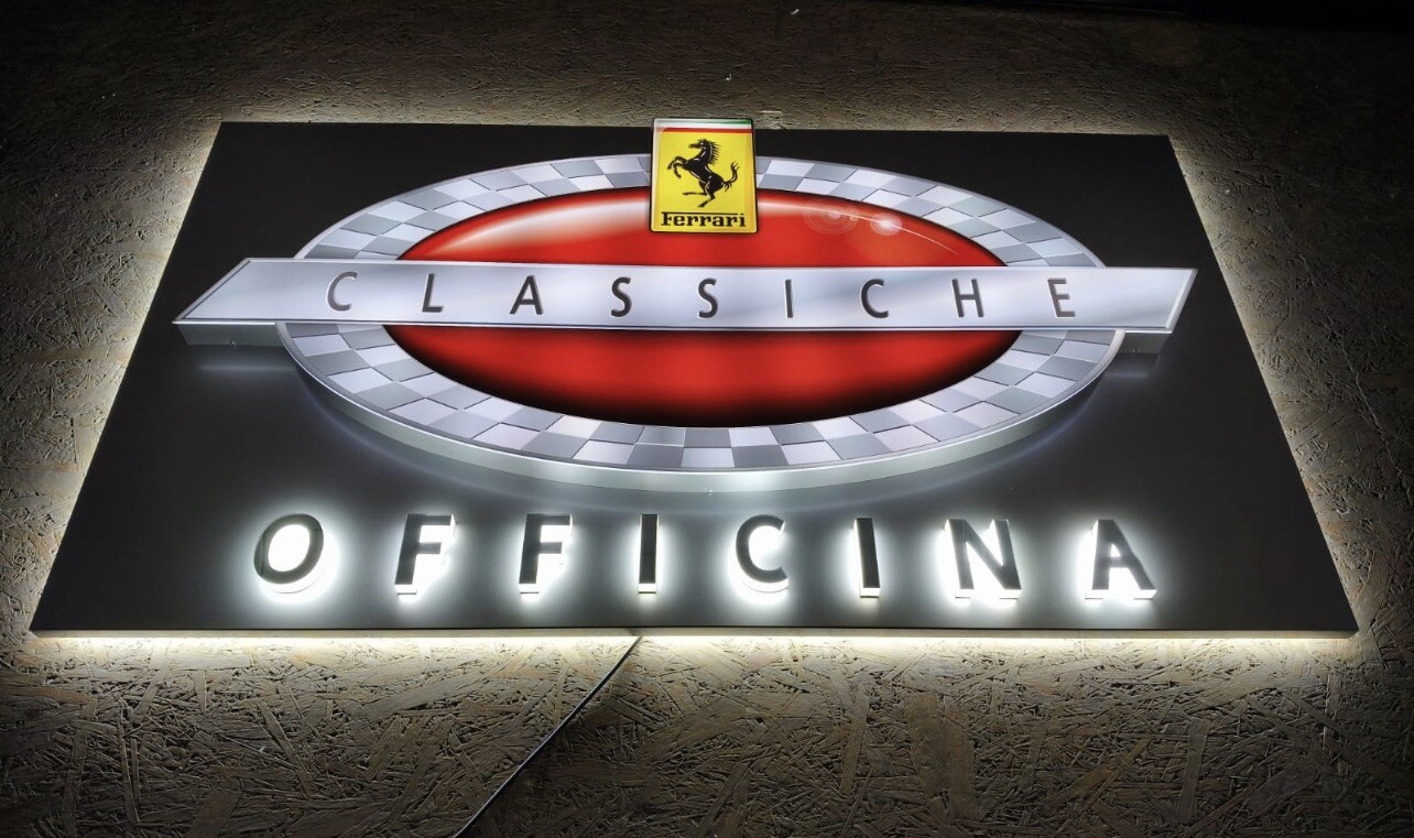 RARE 2000’s FERRARI CLASSICHE OFFICINA ILLUMINATED DEALERSHIP GARAGE SIGN RARE 2000’s FERRARI CLASSICHE OFFICINA ILLUMINATED DEALERSHIP GARAGE SIGN