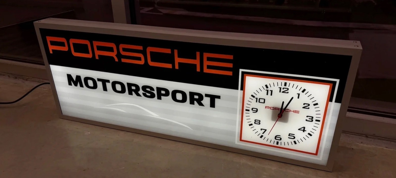 RARE 2000’s ILLUMINATED DEALER SIGN CLOCK GERMAN SHOWROOM GARAGE WORKSHOP RARE 2000’s ILLUMINATED DEALER SIGN CLOCK GERMAN SHOWROOM GARAGE WORKSHOP