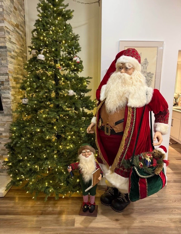 MEMBER’S MARK LIFE SIZE COLLECTOR’S SANTA CLAUS & ANIMATED ELF 80” TALL