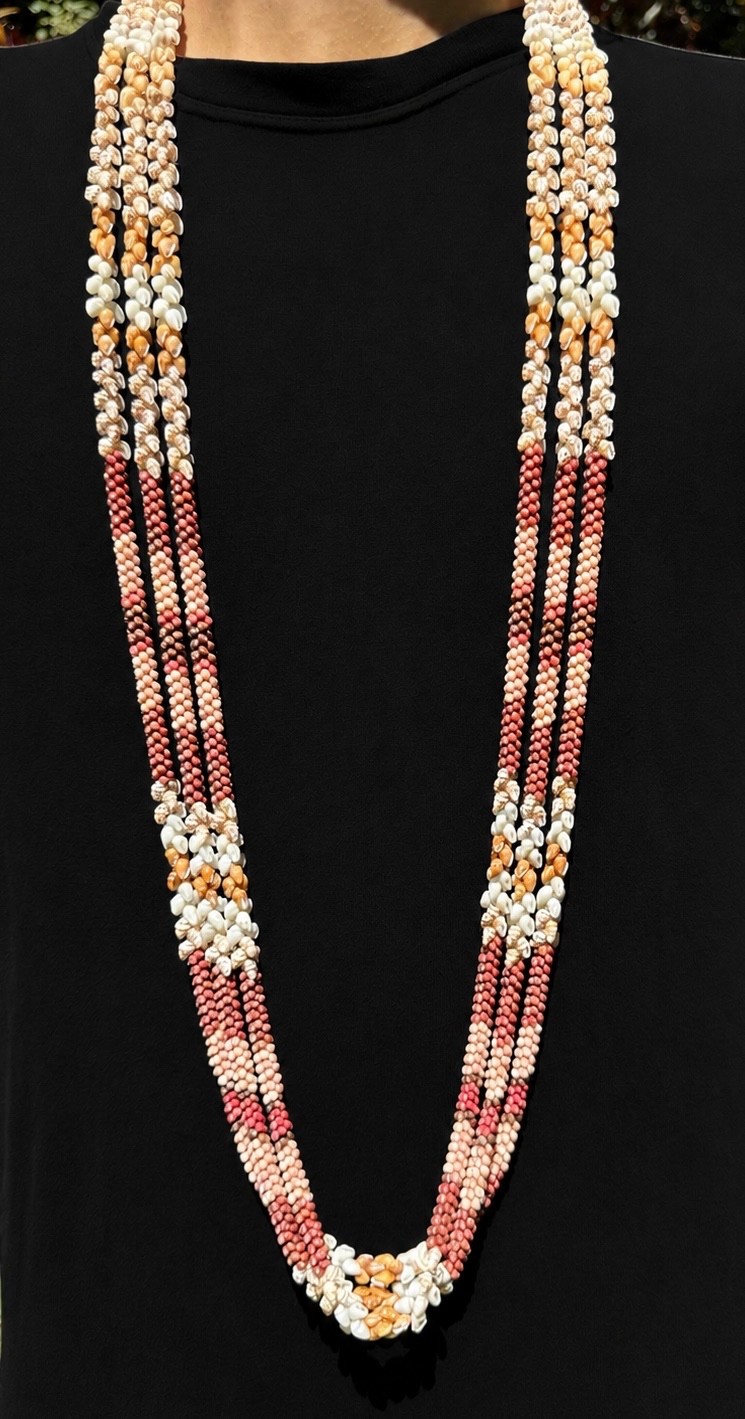 HAWAIIAN 100% NIIHAU SHELL 50 INCH 2 TIE POEPOE KIPONA LEI HAWAIIAN 100% NIIHAU SHELL 50 INCH 2 TIE POEPOE KIPONA LEI