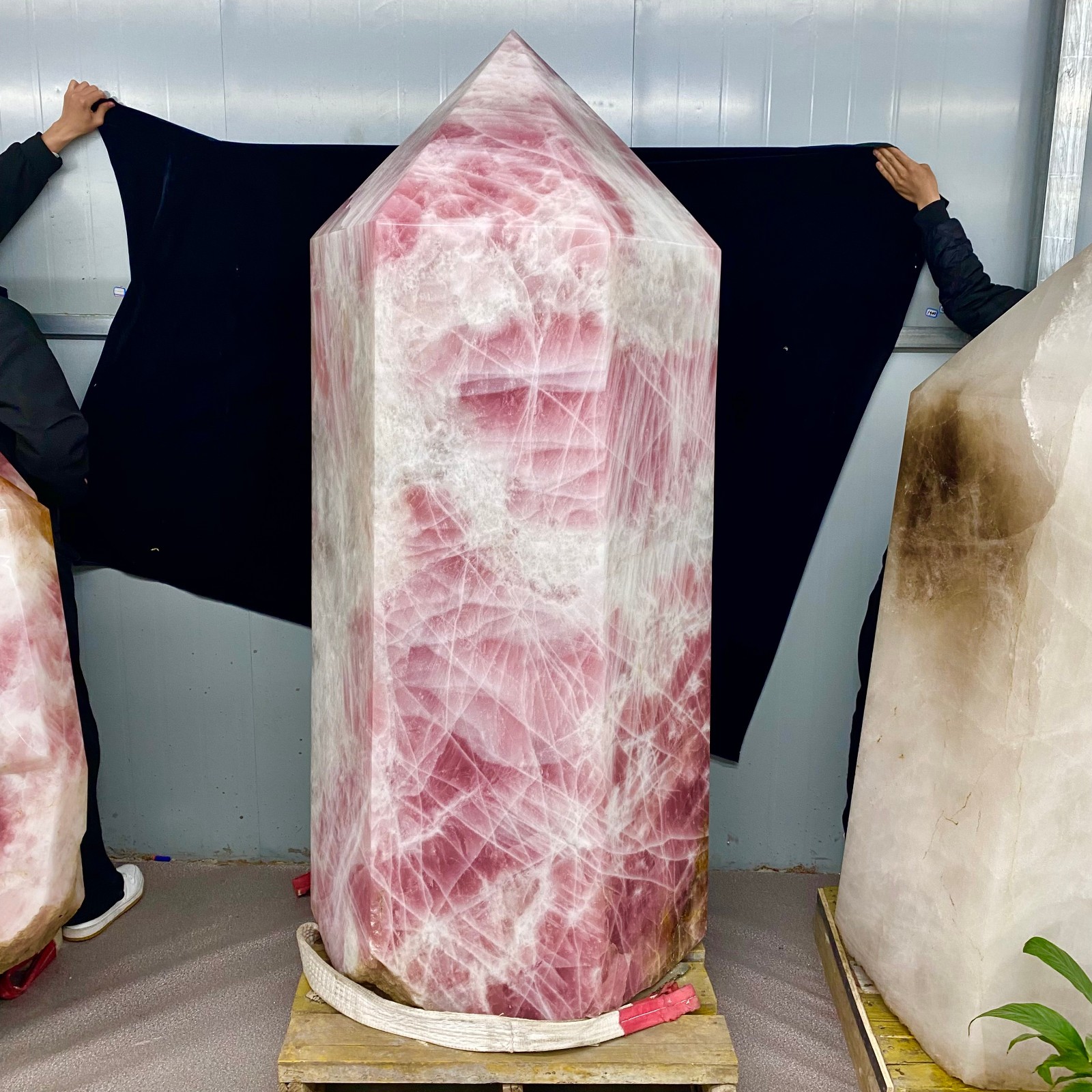 3727LB Extra Large Natural Rose Quartz Generator Polished Crystal Tower 3727LB Extra Large Natural Rose Quartz Generator Polished Crystal Tower