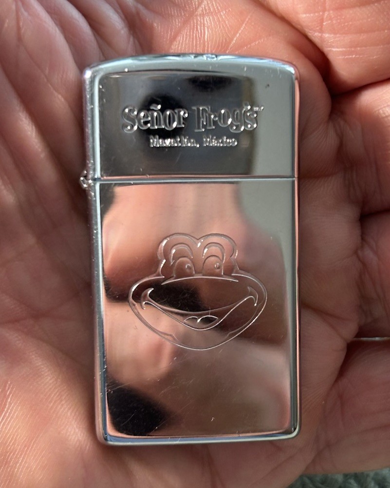 Rare Senor Frogs Zippo Lighter Minty Excellent Working Rare Senor Frogs Zippo Lighter Minty Excellent Working