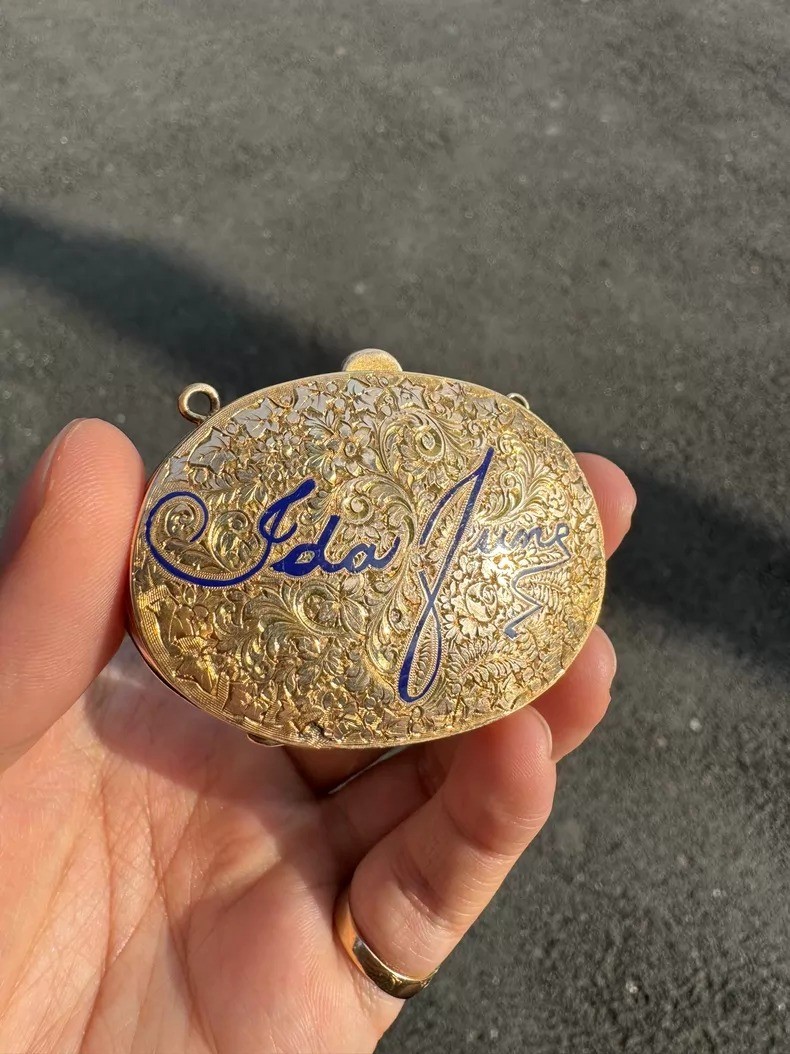 European Premium Chased 9K Gold Box Exquisite Craftsmanship Vintage Rare European Premium Chased 9K Gold Box Exquisite Craftsmanship Vintage Rare