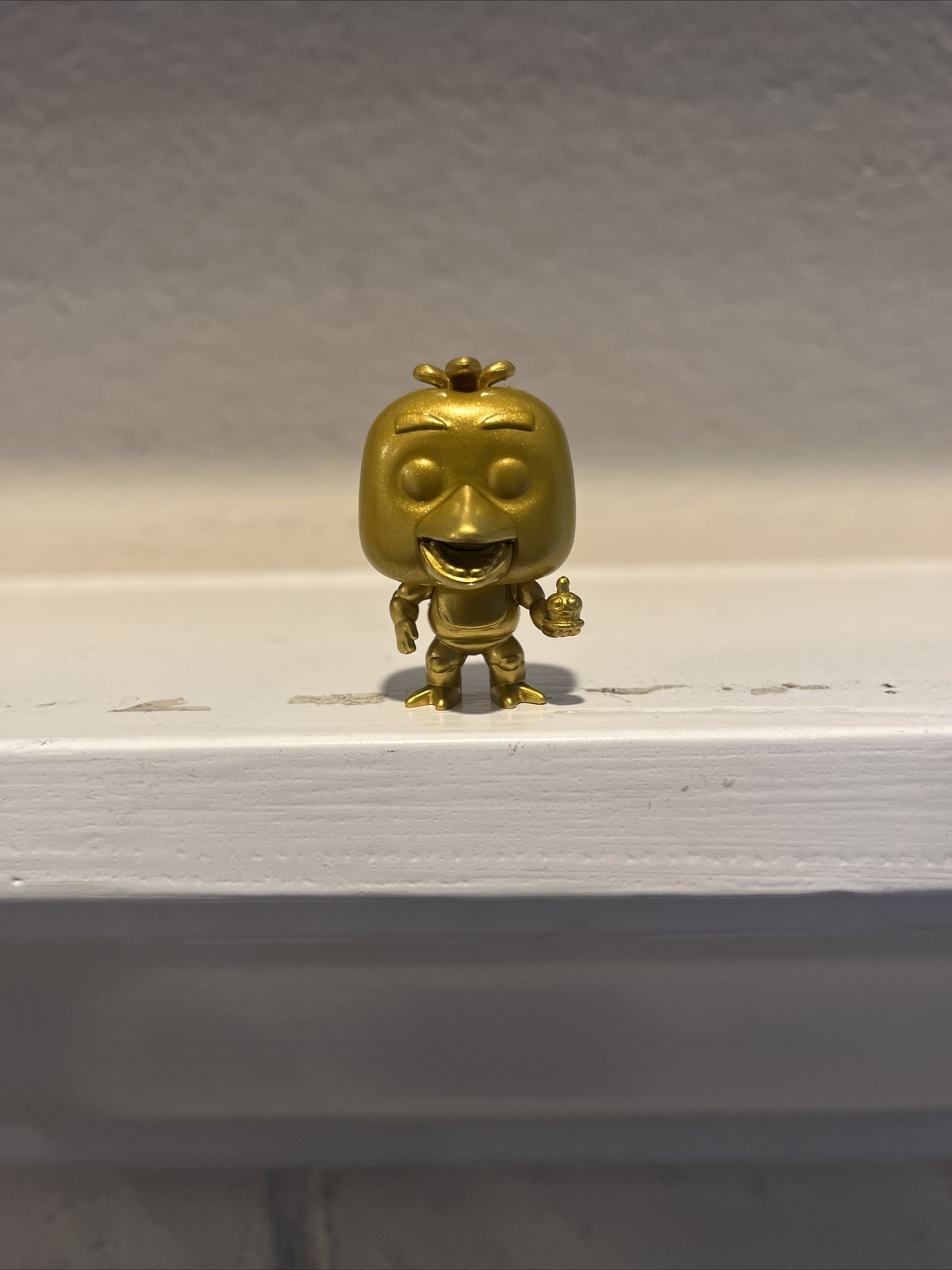 ULTRA RARE five nights at freddys GOLDEN CHICA funko pop ULTRA RARE five nights at freddys GOLDEN CHICA funko pop