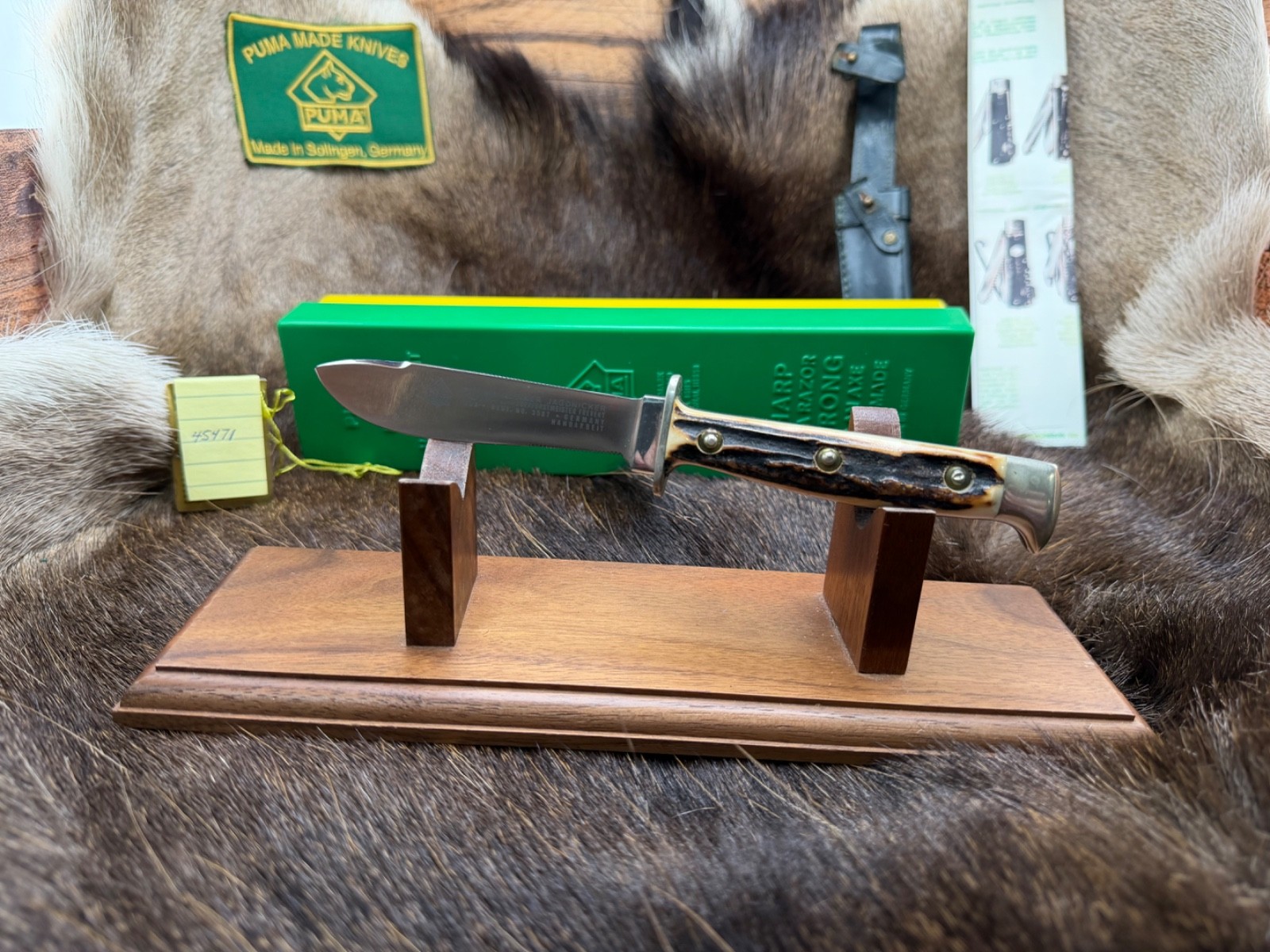 1974 Vintage Puma 3587 Jagdnicker Knife With Stag Handles Mint Green/Yellow Box 1974 Vintage Puma 3587 Jagdnicker Knife With Stag Handles Mint Green/Yellow Box