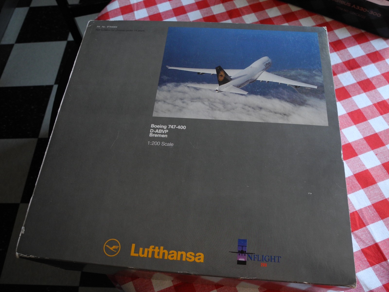 Collectors' DREAM Inflight BOEING 747-400 Lufthansa, 1:200, VERY RARE, PERFECT Collectors' DREAM Inflight BOEING 747-400 Lufthansa, 1:200, VERY RARE, PERFECT
