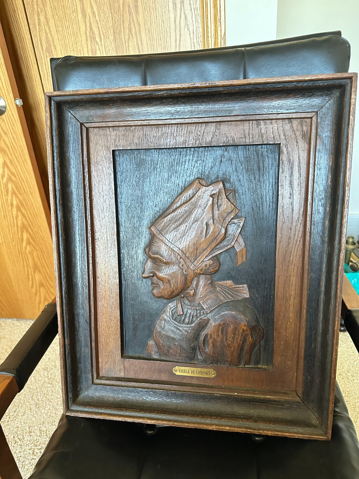ANTIQUE FRENCH WOOD CARVING OF ELDERLY WOMAN ANTIQUE FRENCH WOOD CARVING OF ELDERLY WOMAN
