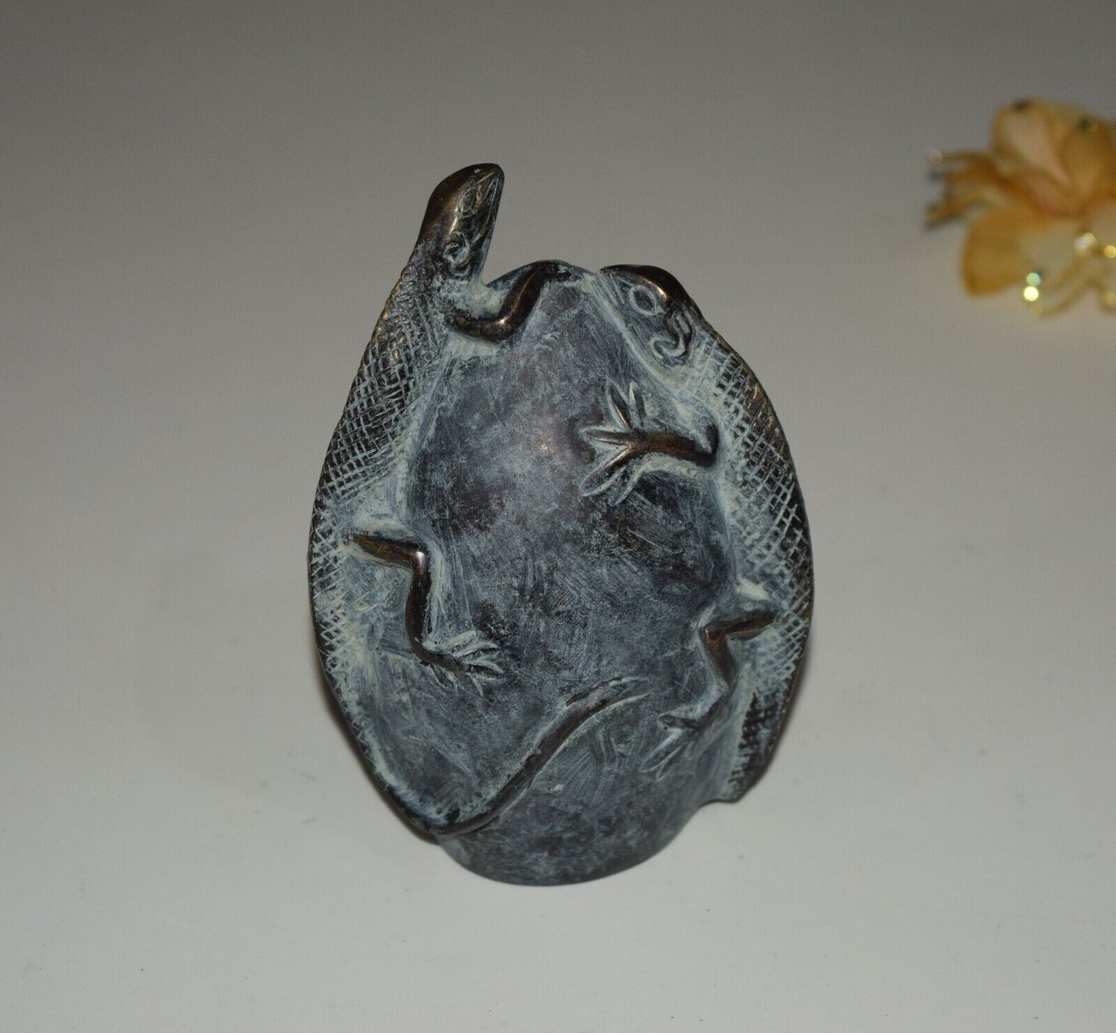 5.5'' Inch Paper Weight Lizard On Stone Shape Brass Graven Image Showpiece GTX 5.5'' Inch Paper Weight Lizard On Stone Shape Brass Graven Image Showpiece GTX