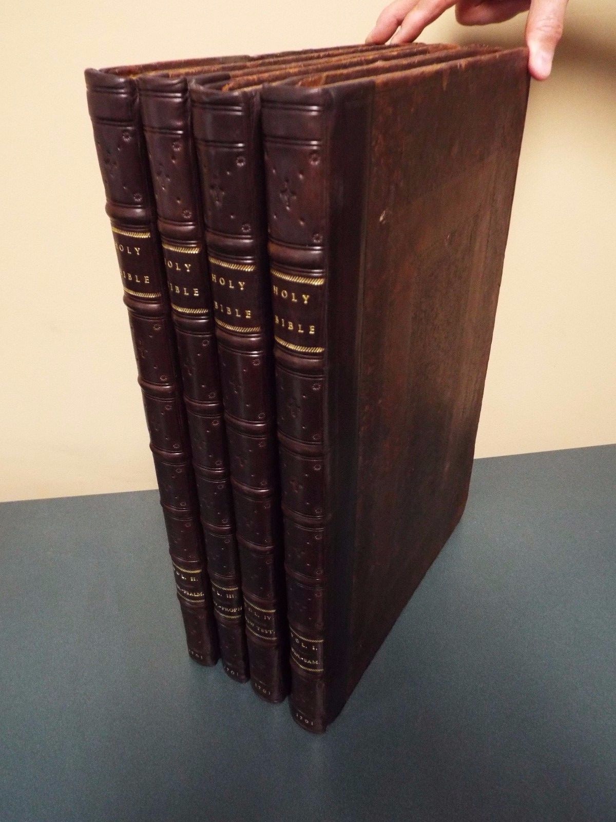 1701 William Lloyd - 4 Volume Lg. Folio Bible - Bishop of Worcester- 1st BC use 1701 William Lloyd - 4 Volume Lg. Folio Bible - Bishop of Worcester- 1st BC use