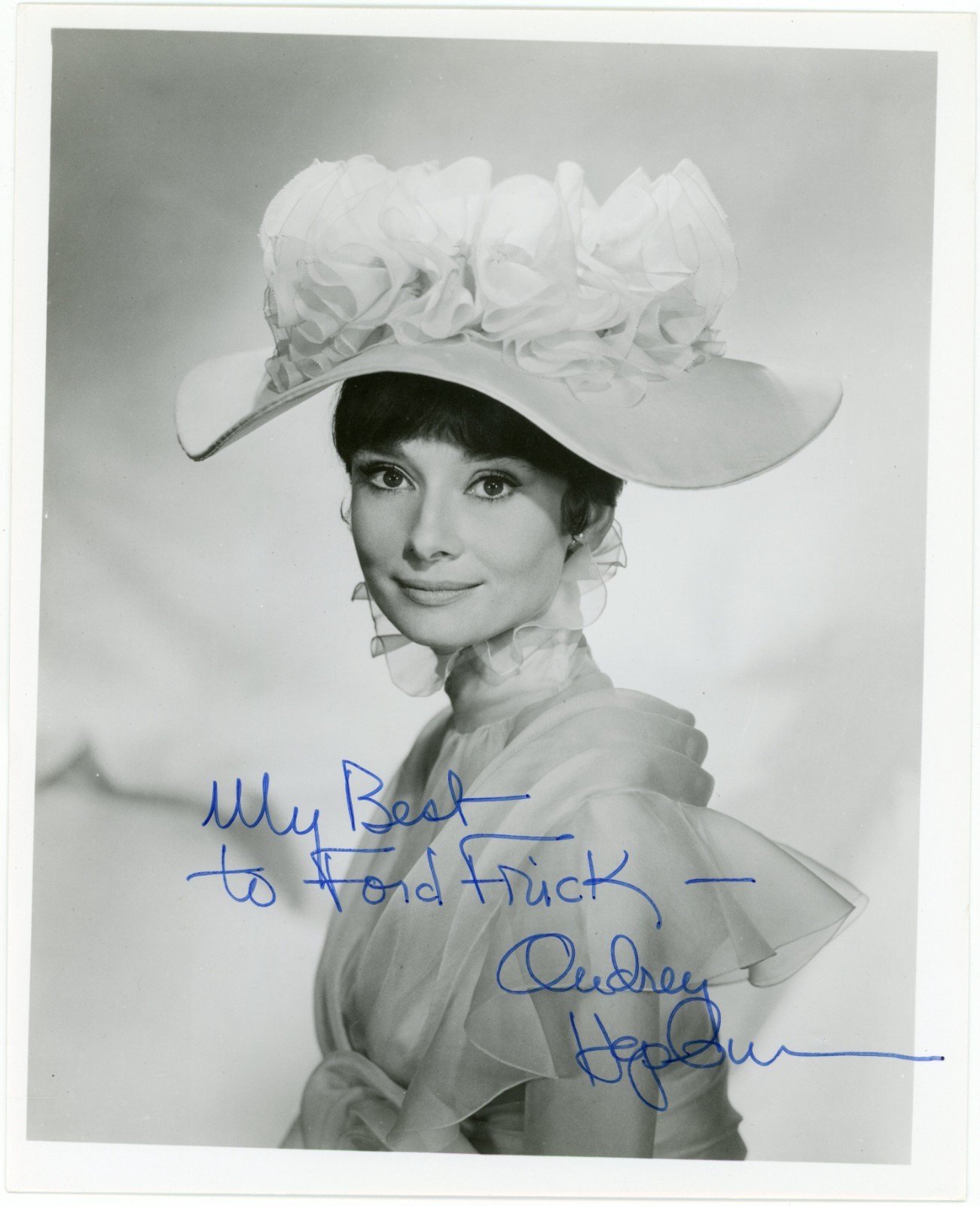 Audrey Hepburn – Signed Vintage Photograph Audrey Hepburn – Signed Vintage Photograph