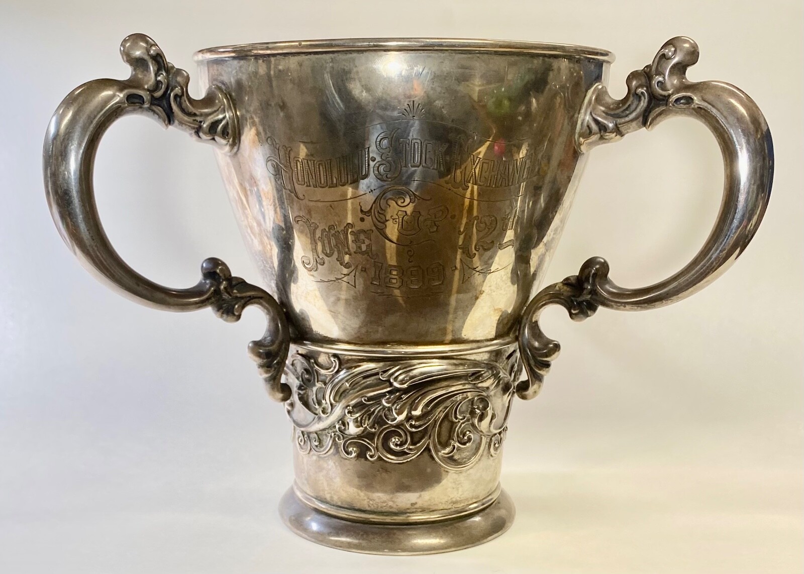 1899 Hawaii Honolulu Stock Exchange Trotting & Racing Cup Sterling Silver 1.66kg 1899 Hawaii Honolulu Stock Exchange Trotting & Racing Cup Sterling Silver 1.66kg