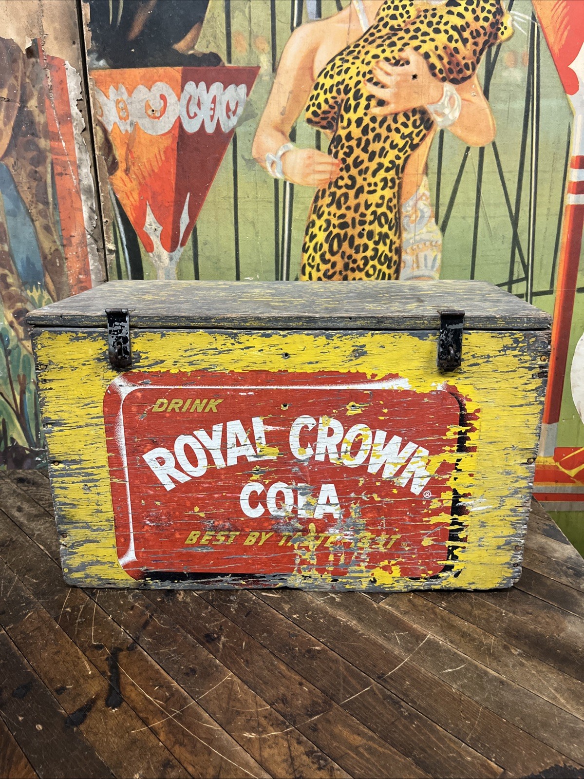 VINTAGE C. 1940 ROYAL CROWN COLA RAILROAD COOLER SIGN COCA COLA 7UP PEPSI RARE VINTAGE C. 1940 ROYAL CROWN COLA RAILROAD COOLER SIGN COCA COLA 7UP PEPSI RARE