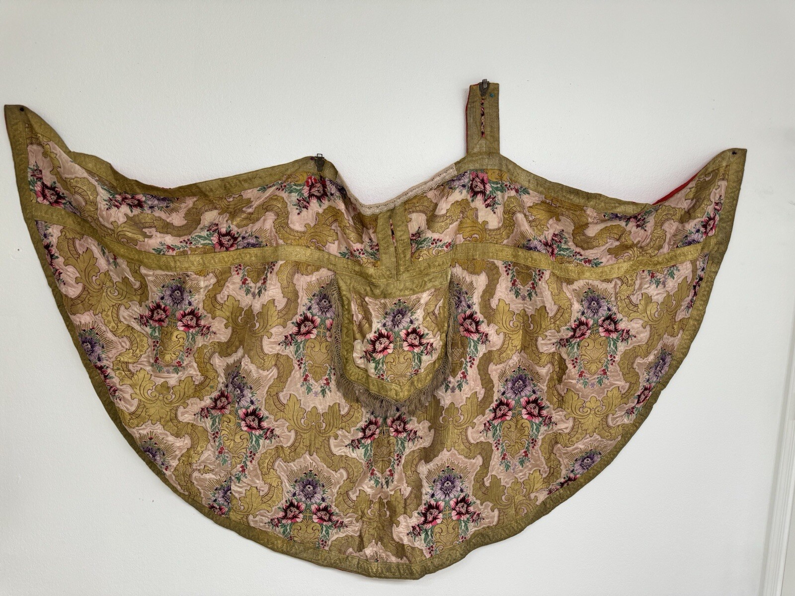 Antique Silk Brocade Chasuble W Spanish Colonial Silver Clasp 54” x 102” 2 Of 2 Antique Silk Brocade Chasuble W Spanish Colonial Silver Clasp 54” x 102” 2 Of 2