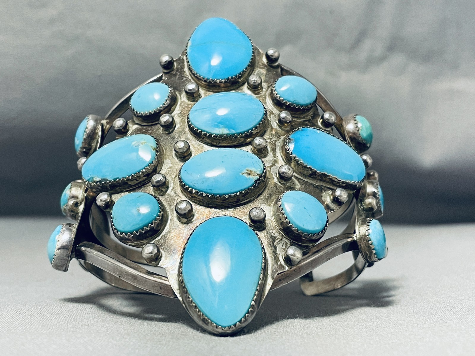 ONE OF THE BIGGEST BEST VINTAGE NAVAJO TURQUOISE STERLING SILVER BRACELET