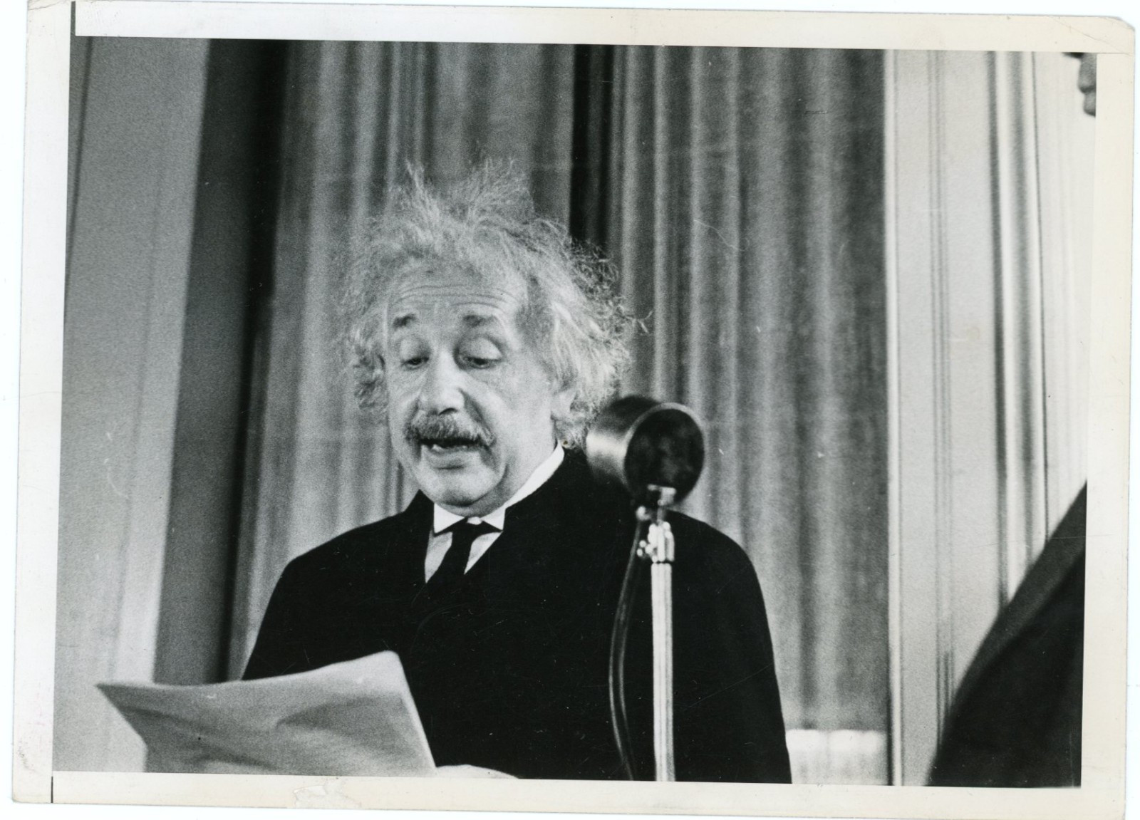 Albert Einstein - Vintage Original 1930s International News Photograph