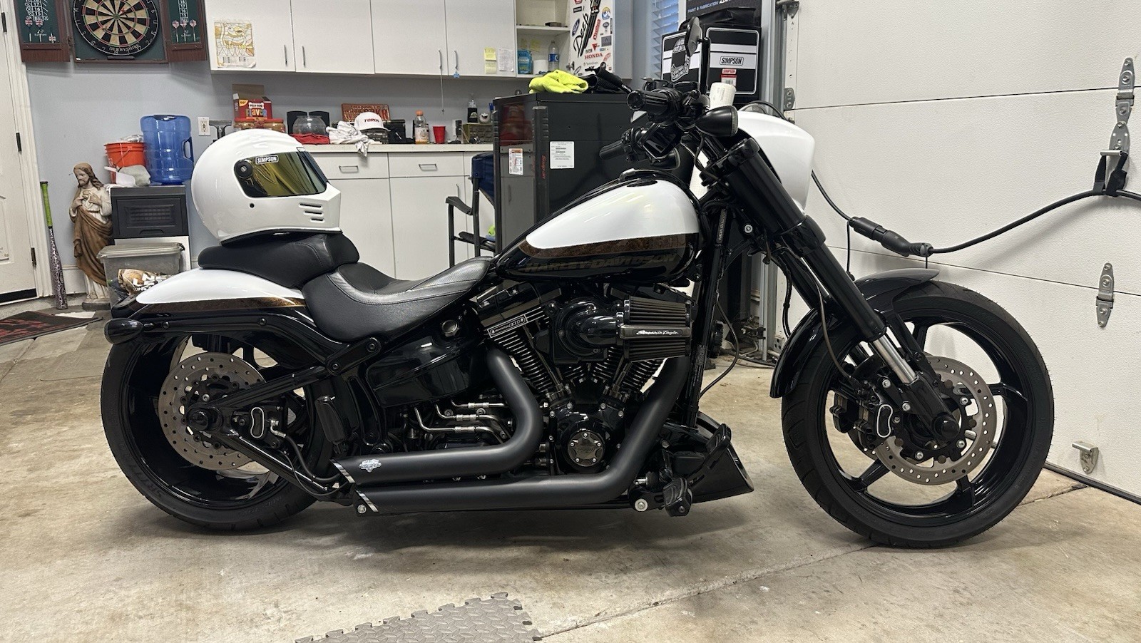 2016 Harley Davidson CVO Pro Street Breakout only 5600 miles 2016 Harley Davidson CVO Pro Street Breakout only 5600 miles