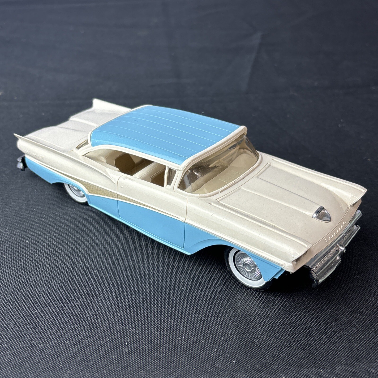 1958 Ford Fairlane 500 2 Door Hardtop Coupe Dealer Promo 1:25 AMT Model Friction 1958 Ford Fairlane 500 2 Door Hardtop Coupe Dealer Promo 1:25 AMT Model Friction