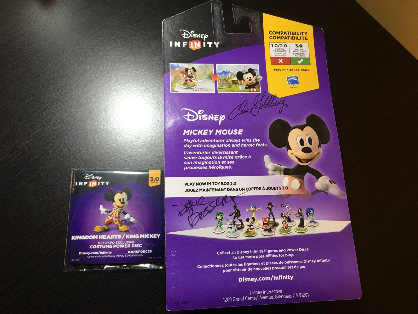 Signed D23 2015 Disney Infinity 3.0 King Mickey Mouse Kingdom Hearts Power Disc Signed D23 2015 Disney Infinity 3.0 King Mickey Mouse Kingdom Hearts Power Disc