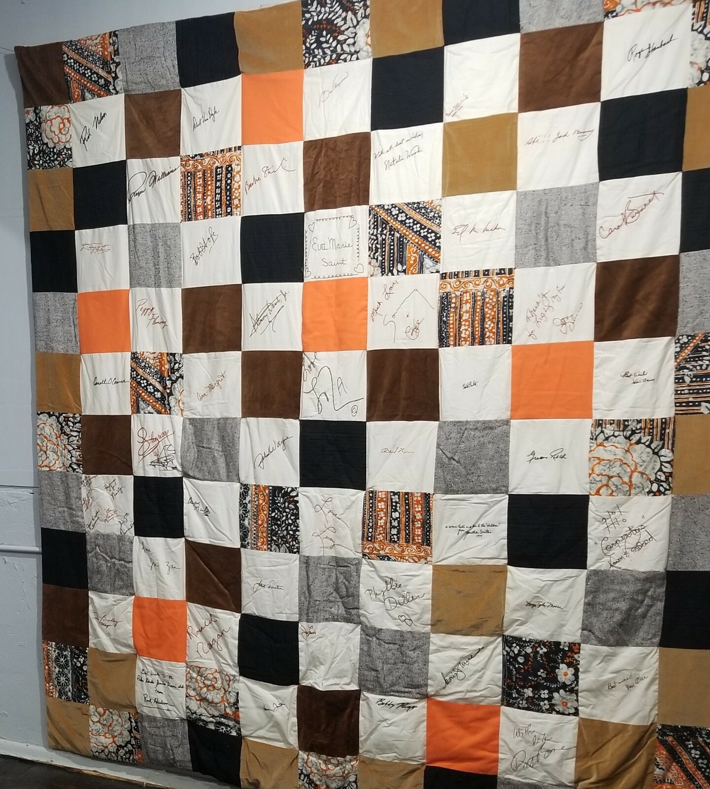 GENUINE CELEBRITY AUTOGRAPHS SIGNED VINTAGE HANDMADE PATCHWORK QUILT 