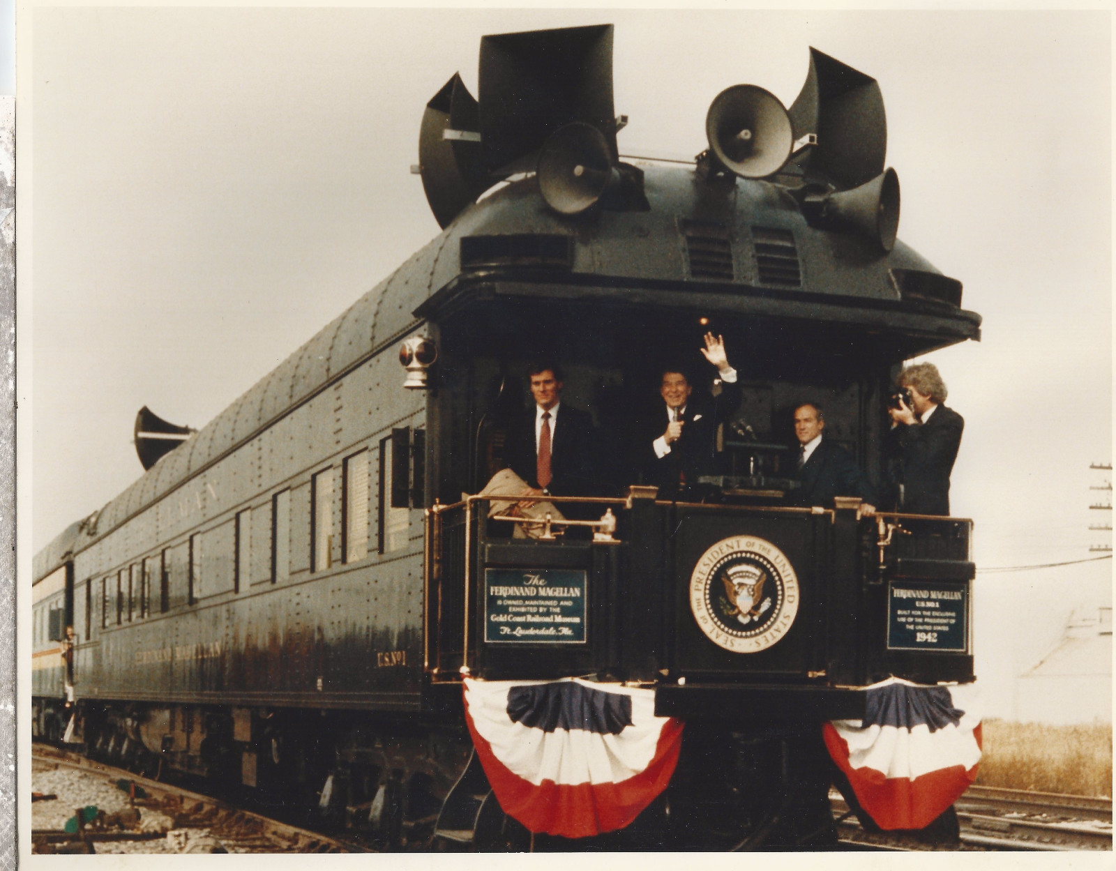 Ferdinand Magellan Pullman & Ronald Reagan Oct 1984 Ohio 8” x 10” Photograph Ferdinand Magellan Pullman & Ronald Reagan Oct 1984 Ohio 8” x 10” Photograph