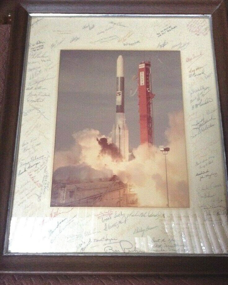 Rare Vintage 1983 NASA 25th ANNIVERSARY DELTA ROCKET Launch Photo 70 hand signed Rare Vintage 1983 NASA 25th ANNIVERSARY DELTA ROCKET Launch Photo 70 hand signed