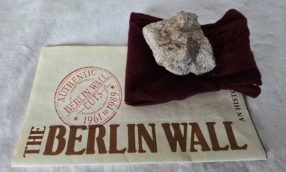 Rare Historical Artifact Berlin Wall piece from East Germany, Cold War Era 1989 Rare Historical Artifact Berlin Wall piece from East Germany, Cold War Era 1989