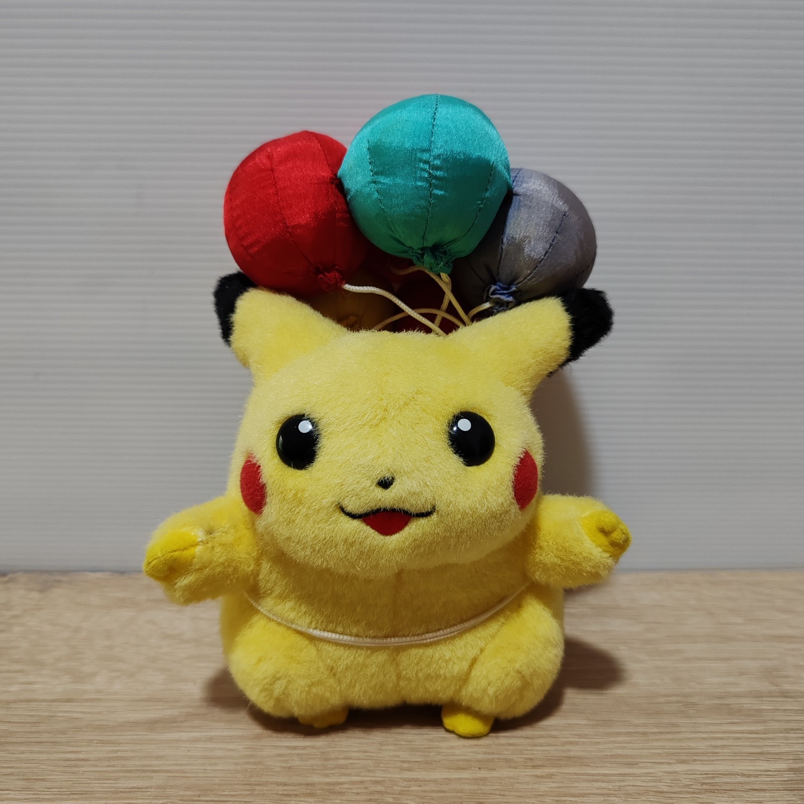 Pikachu Flying Balloon Pokemon Tomy Vintage Fuzzy Plush Doll Squeaky Toy Japan Pikachu Flying Balloon Pokemon Tomy Vintage Fuzzy Plush Doll Squeaky Toy Japan