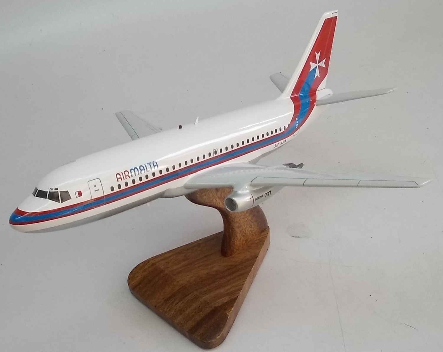 B-737 Air Malta Boeing Airplane Mahogany Kiln Wood Model Large New