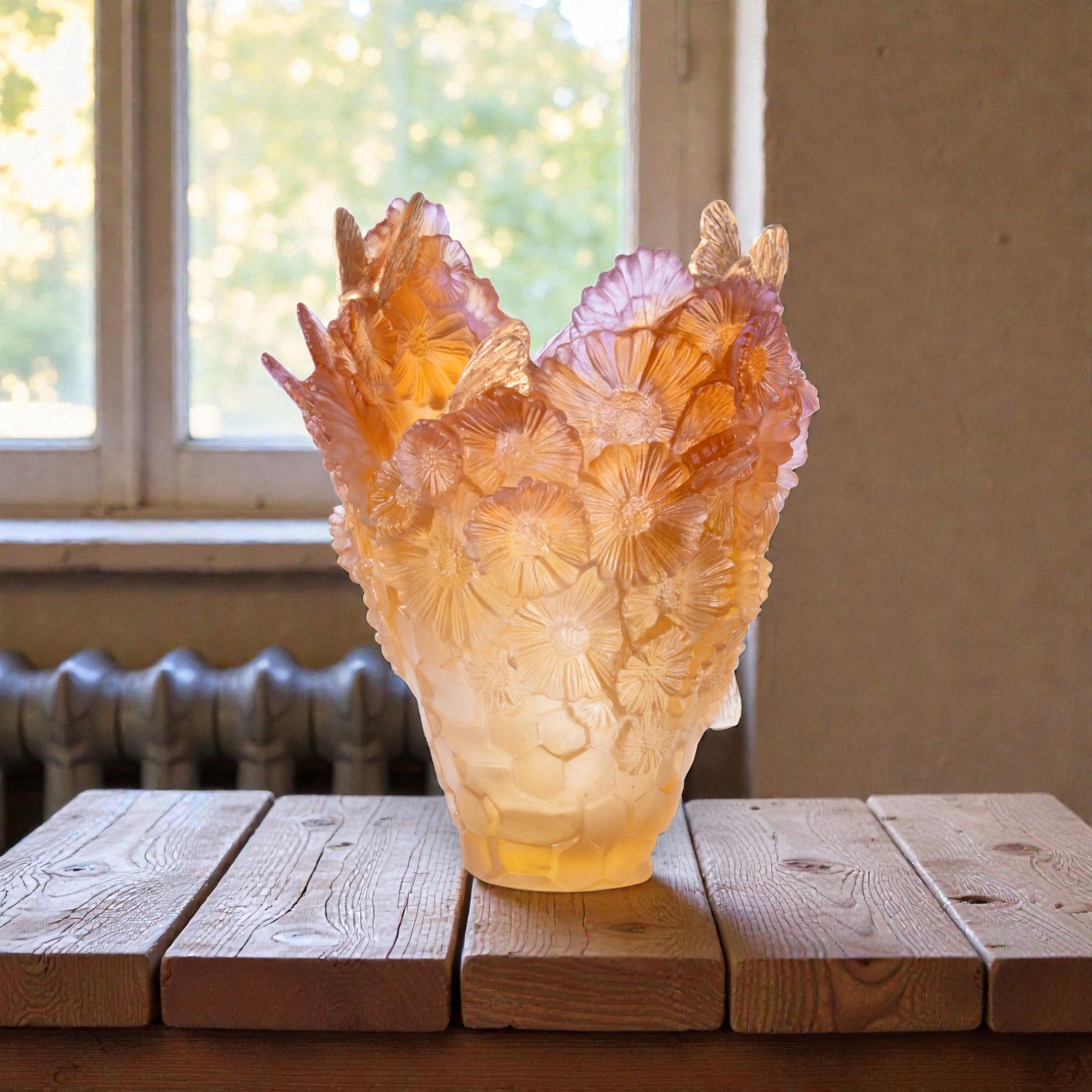Daum “Or d’Abeille” Large Vase – Limited Edition (125 Pieces) SKU: 05883 Daum “Or d’Abeille” Large Vase – Limited Edition (125 Pieces) SKU: 05883