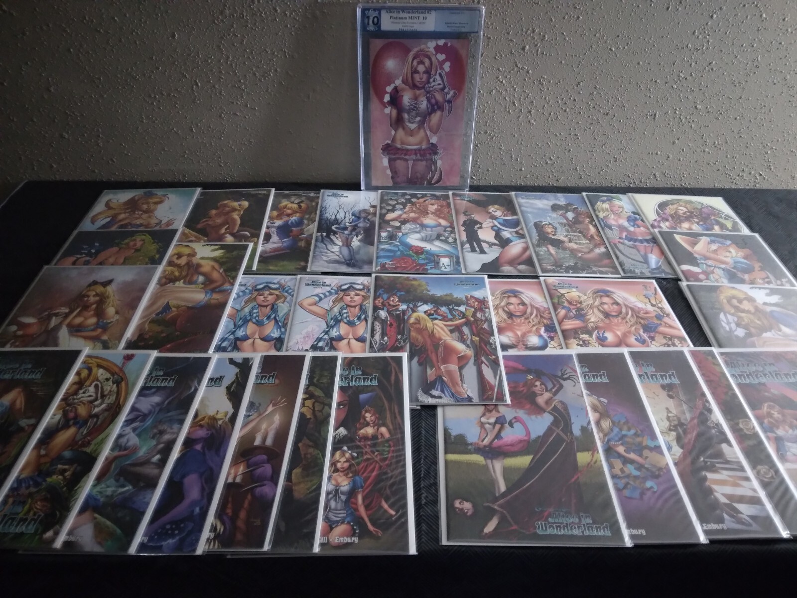 Zenescope...Alice in Wonderland.. 1 thru 6 ...Complete Set with Variants .PGX 10 Zenescope...Alice in Wonderland.. 1 thru 6 ...Complete Set with Variants .PGX 10