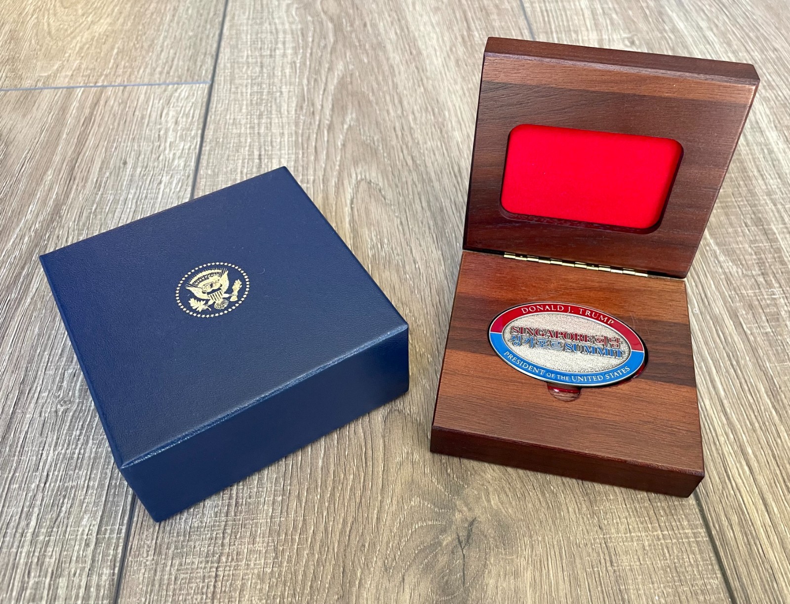 *RARE* SINGAPORE Summit DPRK Kim Jong Un President Trump Challenge Coin Box *RARE* SINGAPORE Summit DPRK Kim Jong Un President Trump Challenge Coin Box