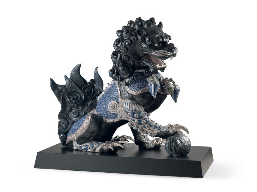 Lladro Guardian Lion Sculpture. Black. Limited Edition 01001995 Lladro Guardian Lion Sculpture. Black. Limited Edition 01001995