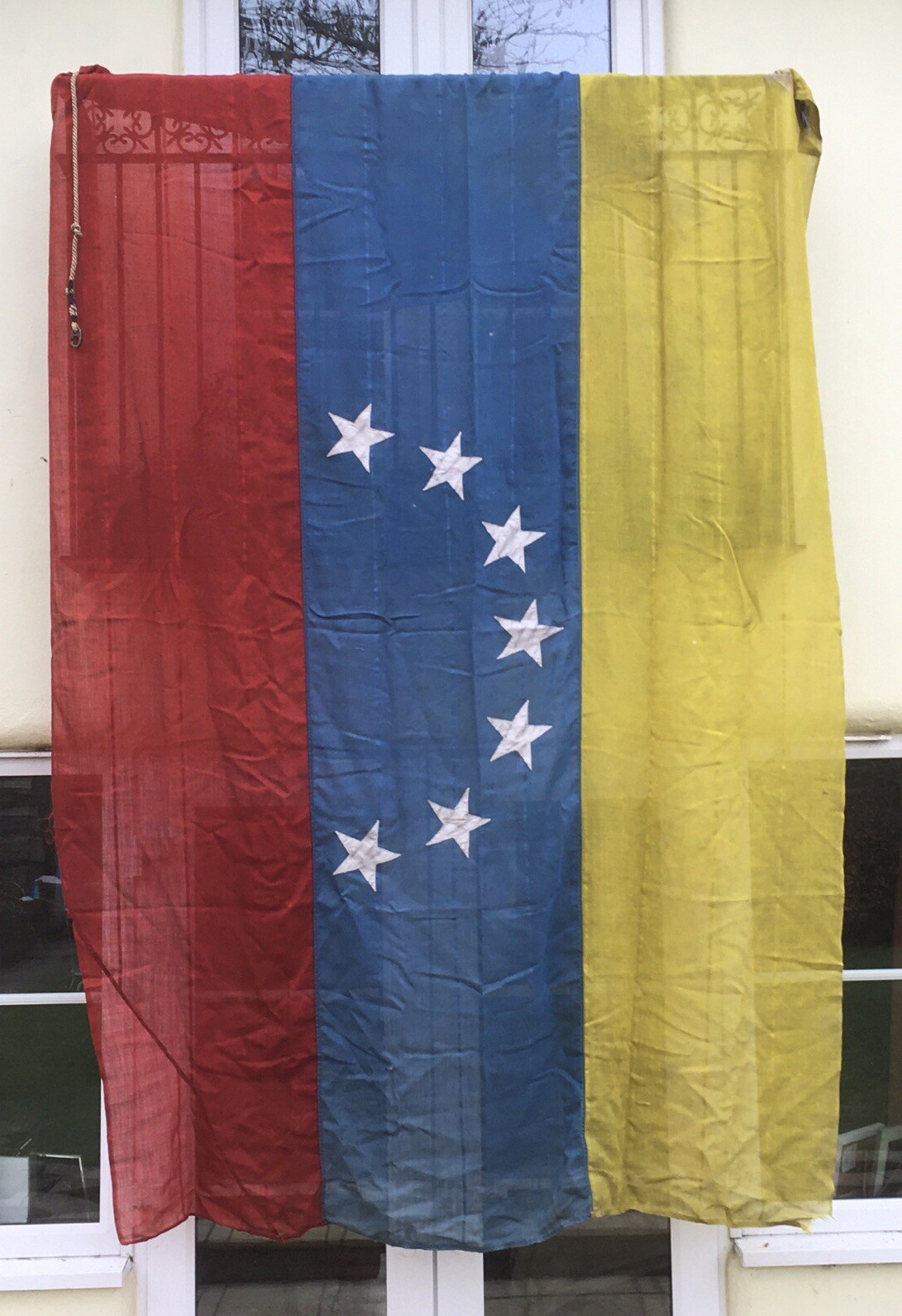 Very Large Venezuela Flag 275 x 180cm 9ft x 6ft Panel Sewn Brass Clips Superb Very Large Venezuela Flag 275 x 180cm 9ft x 6ft Panel Sewn Brass Clips Superb