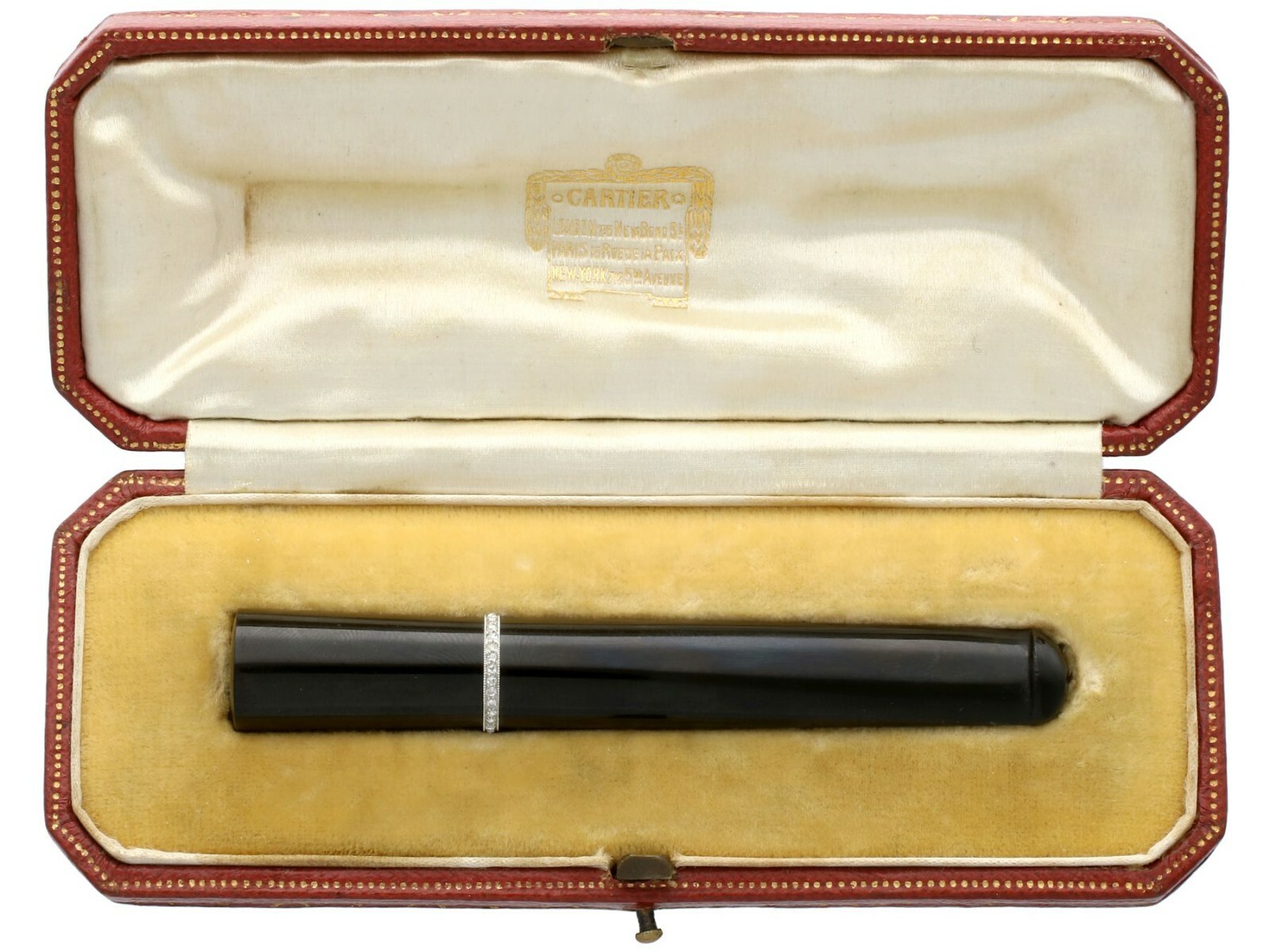 0.20 Ct Diamond, Platinum and Bakelite Cheroot Holder by Cartier Antique 1930s 0.20 Ct Diamond, Platinum and Bakelite Cheroot Holder by Cartier Antique 1930s